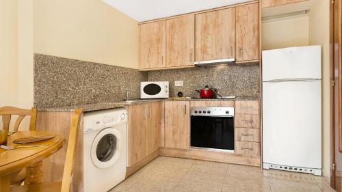 One-Bedroom Apartment image 9