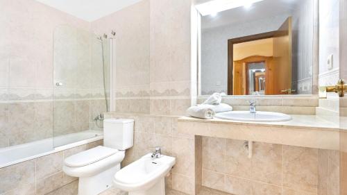 One-Bedroom Apartment image 6