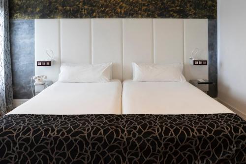 Double or Twin Room (1-2 Adults) image 2