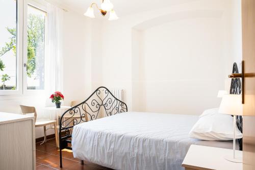 1 queen bed, 2 twin beds