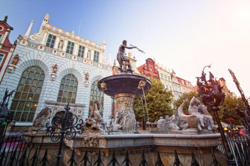 337445800 Holiday Inn Gdansk - City Centre by IHG