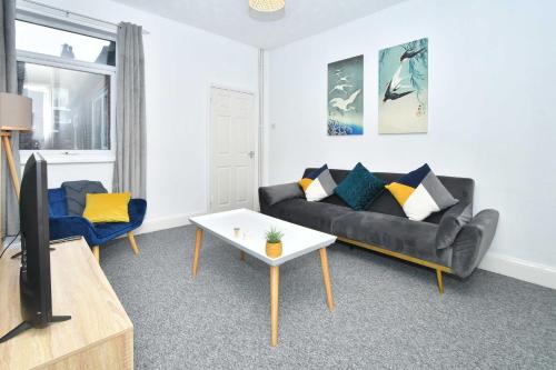 The Yellow Door by Avenew Management Serviced Accommodation in Joiner's Square