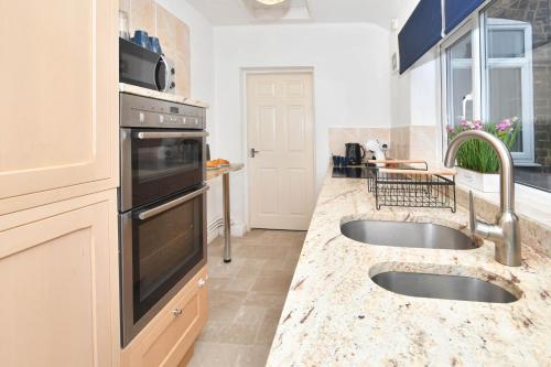 The Yellow Door by Avenew Management Serviced Accommodation in Joiner's Square