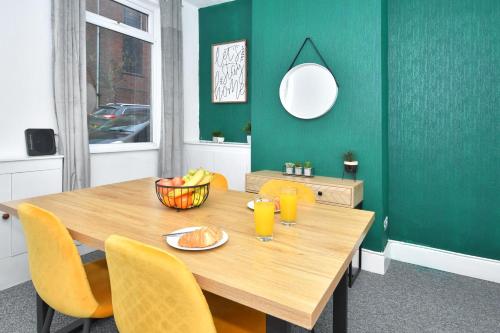 The Yellow Door by Avenew Management Serviced Accommodation in Joiner's Square