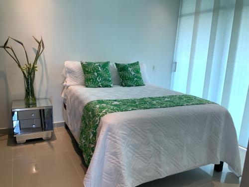 Apartamento en Cartagena frente a la playa de Marbella entre el aeropuerto y el centro histórico