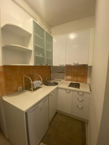 Rooms and apartments Nokturno 4