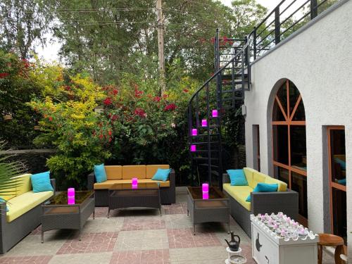 Pandangan, Inn of the Four Sisters in Gondar