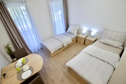 2 twin beds