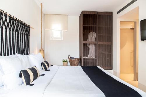 Grande suite with sea view and Hot Tub room in Nimbus My Aktis