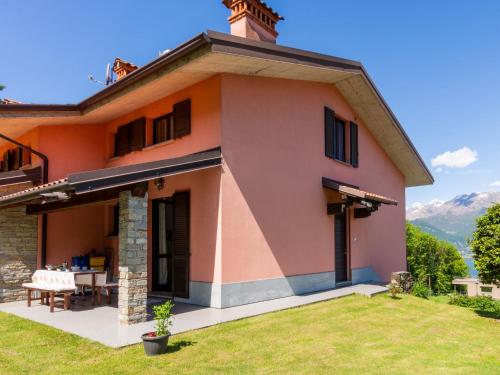  Holiday Home Casa Lina by Interhome in Colico