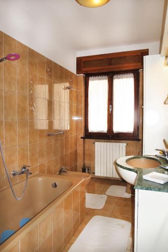 Bathroom, Apartment Nicole by Interhome in Carlazzo