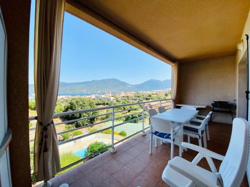 razgled, A Funtana deux chambres, vue mer, piscine et tennis in Bartaccia