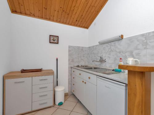 Apartment Martina by Interhome in Zastražišće
