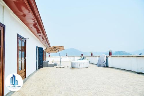 ระเบียง/ชานเรือน, Atlantic View Apartments in ลิมบ์