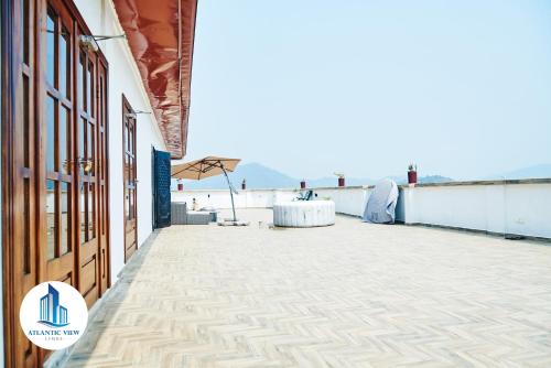 ระเบียง/ชานเรือน, Atlantic View Apartments in ลิมบ์