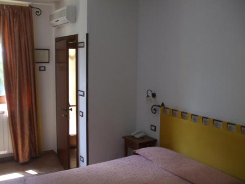 Deluxe Double Room with Bath image 5