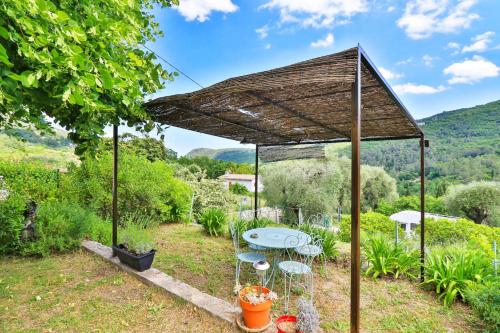 2-bed ground floor 6p 9km Grasse 300m river