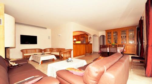 Luxueuse Villa Recente a Saint Raphael de Plain Pied in Saint-Raphael