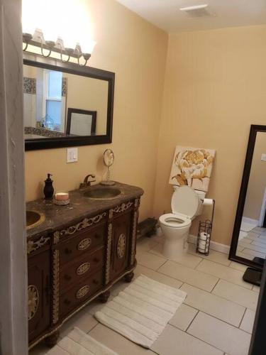 Massive 4 Bedroom 3 Bath Condo 2 blocks from Beach