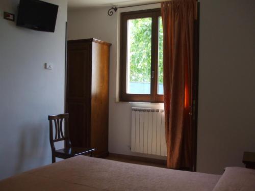 Deluxe Double Room with Bath image 3