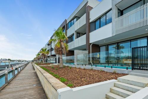 Luxurious Waterfront Townhouse with Pool