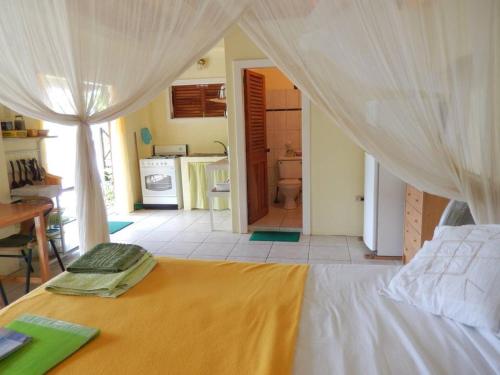 CARPE DIEM VILLA "Studio Apartment" Caribbean Sea views even from the Beds