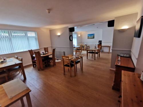 Food and beverages, Cottage Court Hotel in Tenby