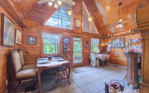Cabin On The Lake in Lake Helen