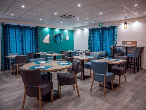 Ресторант, Contact Hotel Restaurant Bleu France Eragny Cergy in Ераньи
