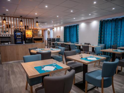 Ресторант, Contact Hotel Restaurant Bleu France Eragny Cergy in Ераньи