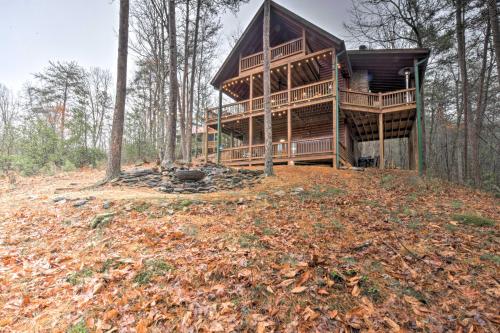 Long Pine Ridge Cabin with Luxury Amenities! in Blue Ridge, USA