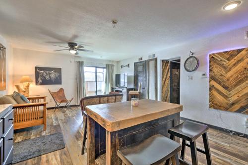 Rustic Fort Worth Getaway about 4 Mi to Downtown! in Fort Worth, USA