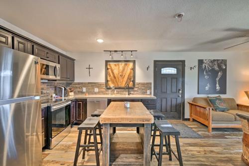 Rustic Fort Worth Getaway about 4 Mi to Downtown! in Fort Worth, USA