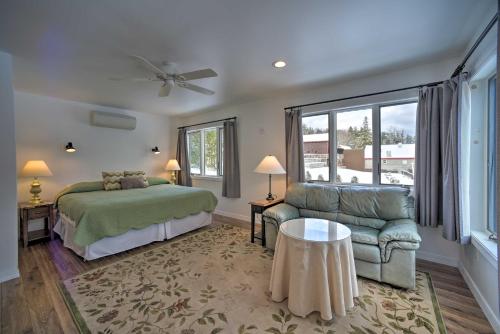 Lake George Getaway w/ Mountain + Water Views in โบลตัน แลนดิ้ง(นิวยอร์ค)