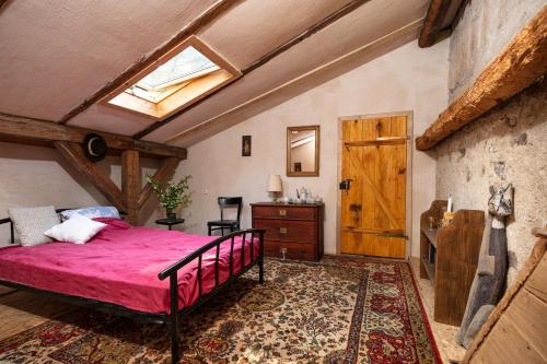 2 bedrooms, 5 beds
