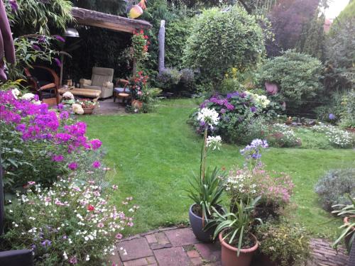 Vrijstaande woning met grote omheinde tuin en 3 terrassen op Utrechtse Heuvelrug