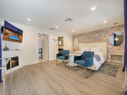 King Room with Mountain View image 3