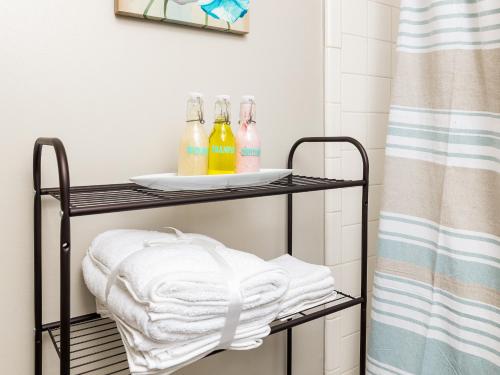 Luxe 2BR/1BA Gem 6 min From The Battery-Free Park!
