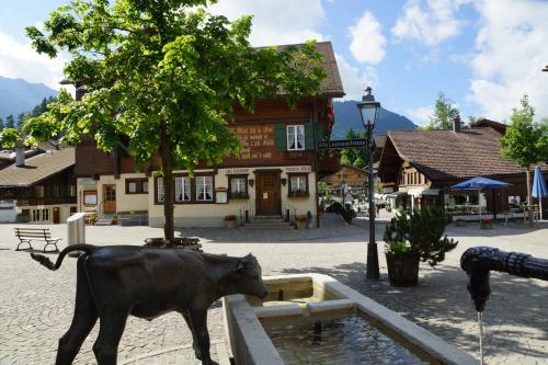 Pintu masuk, Posthotel Roessli in Saanen