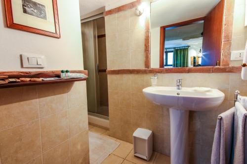 Al Cortiletto Al Cortiletto is perfectly located for both business and leisure guests in Reggio Calabria. The hotel has everything you need for a comfortable stay. Luggage storage, airport transfer, car hire, bicyc