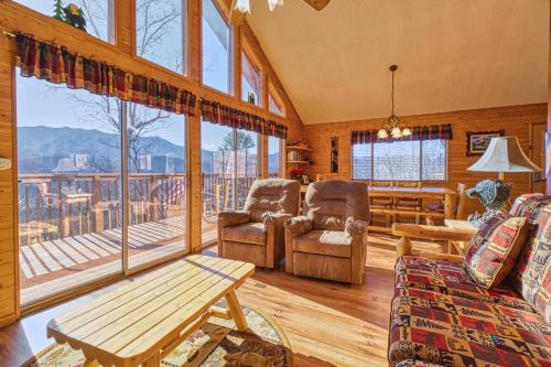 Black Bear Lookout 2 Bedrooms Hot Tub Fireplace WiFi Grill Sleeps 6 - image 5