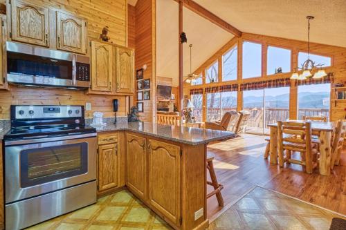 Black Bear Lookout 2 Bedrooms Hot Tub Fireplace WiFi Grill Sleeps 6 - image 13