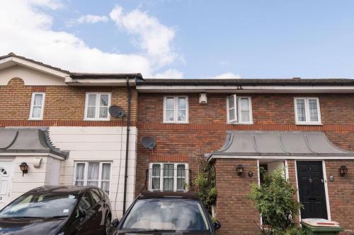 London ExCel 3Bed House Sleeps 6 - Car park for 2, Londyn