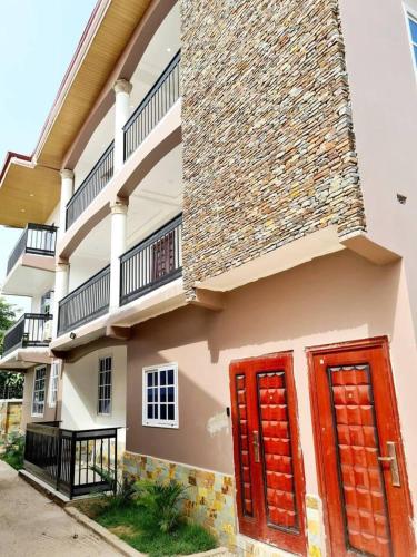 Beautiful 3-Bed Apartment in Adenta Municipality