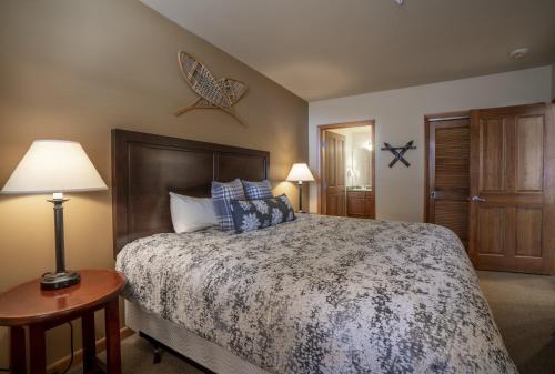 Ski Slope View Remodeled Zephyr Mountain Lodge Condo condo thumb 3