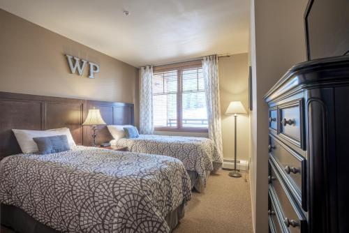 Ski Slope View Remodeled Zephyr Mountain Lodge Condo condo thumb 4
