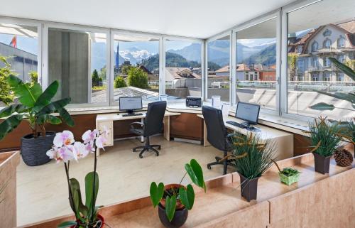 Metropole Swiss Quality Hotel - image 14