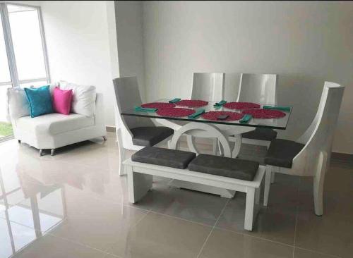 Modern & Peaceful townhouse 15 min from the city!!