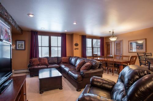 Premium Ski-Slope View Two Bedroom Zephyr Mountain Lodge Condo condo in Winter Park