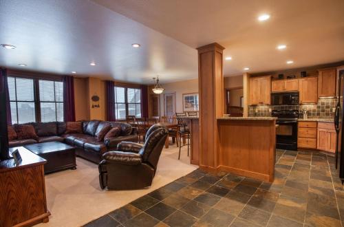 Premium Ski-Slope View Two Bedroom Zephyr Mountain Lodge Condo condo in Winter Park